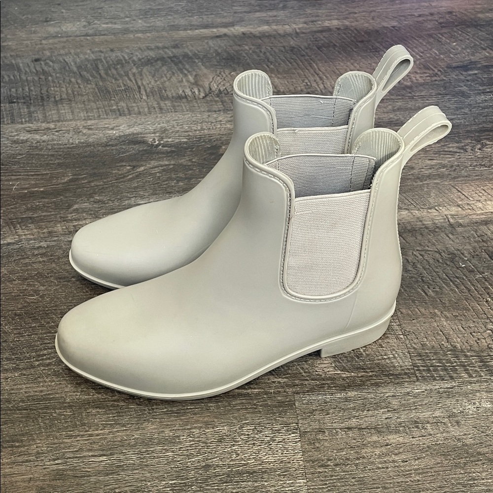 Light Gray Rain boots - mushroom taupe ☔️🍄‍🟫